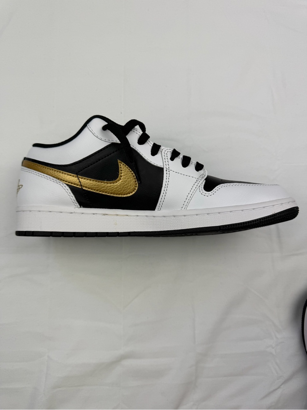 Men's Nike Black White Gold sneakers - Picture 6 of 7